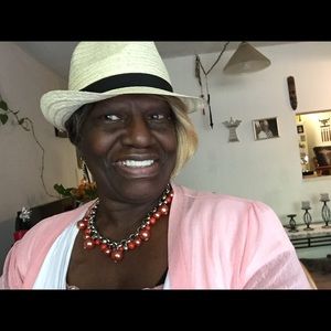 Meet your Posher, Carolyn